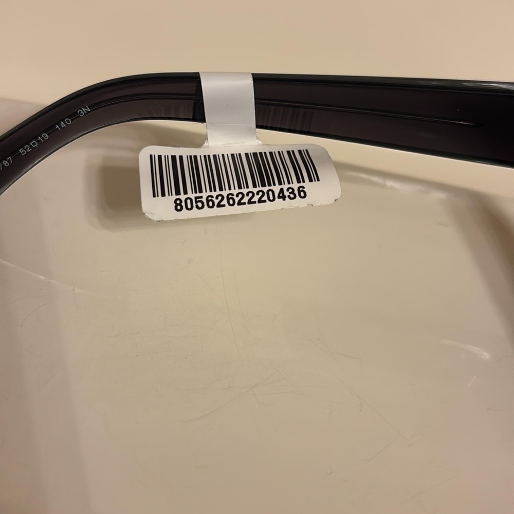 Burberry Black Rectangular Sunglasses with Dark L… - image 4